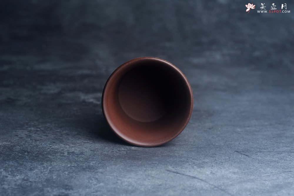 紫砂壶图片：美美杯特惠 精致花鸟紫泥粉黄金段泥主人杯 特文气 - 宜兴紫砂壶网