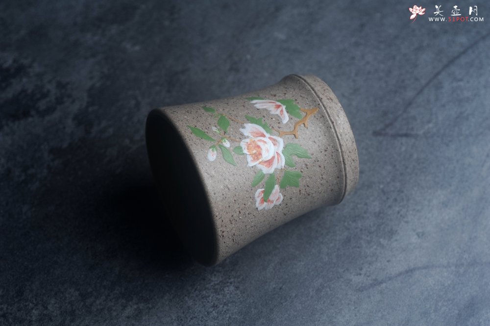 紫砂壶图片：美美杯特惠 精致雪花段泥白玉兰主人杯 - 宜兴紫砂壶网