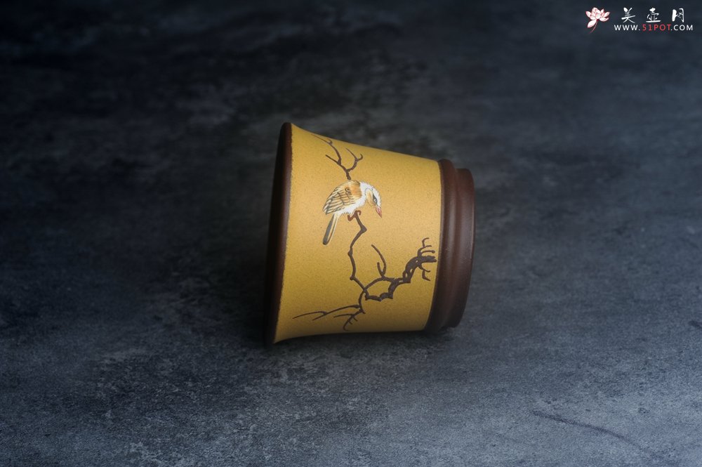 紫砂壶图片：美美杯特惠 精致枯枝鸟紫泥粉黄金段泥主人杯 特文气 - 宜兴紫砂壶网