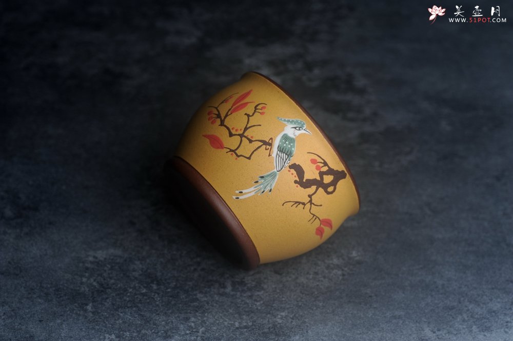 紫砂壶图片：美美杯特惠 精致花鸟紫砂杯 紫泥粉黄金段泥主人杯 茶杯 特文气 - 宜兴紫砂壶网