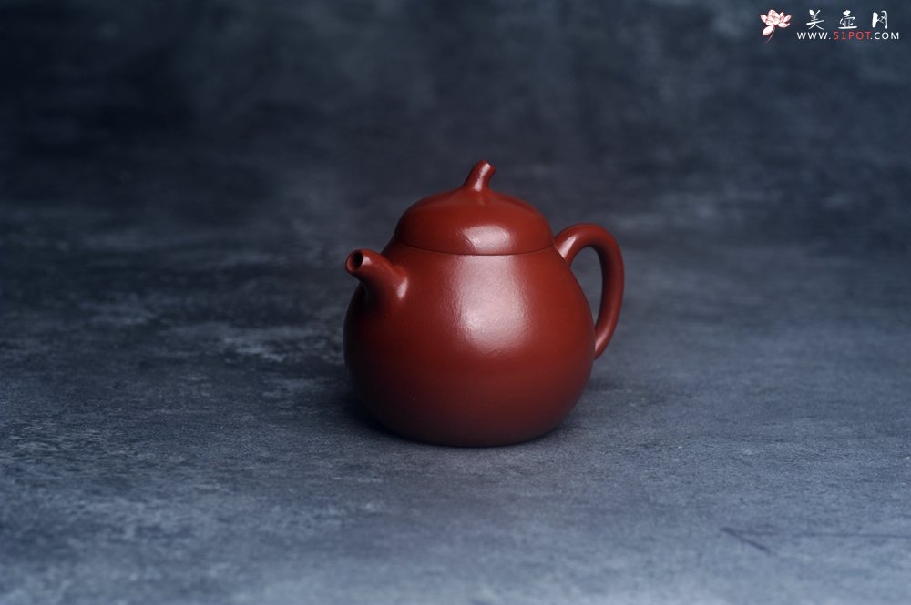 紫砂壶图片：美壶特惠 油润大红袍朱泥茄瓜壶 特文气 - 宜兴紫砂壶网