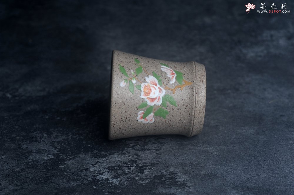 紫砂壶图片：美美杯特惠 精致雪花段泥白玉兰主人杯 - 宜兴紫砂壶网