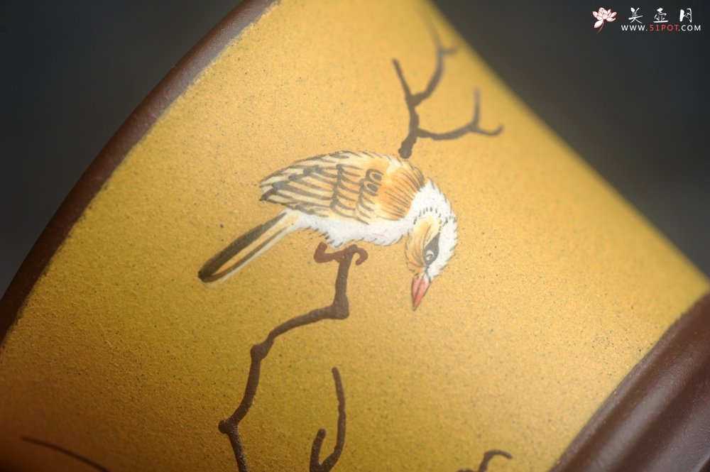 紫砂壶图片：美美杯特惠 精致枯枝鸟紫泥粉黄金段泥主人杯 特文气 - 宜兴紫砂壶网