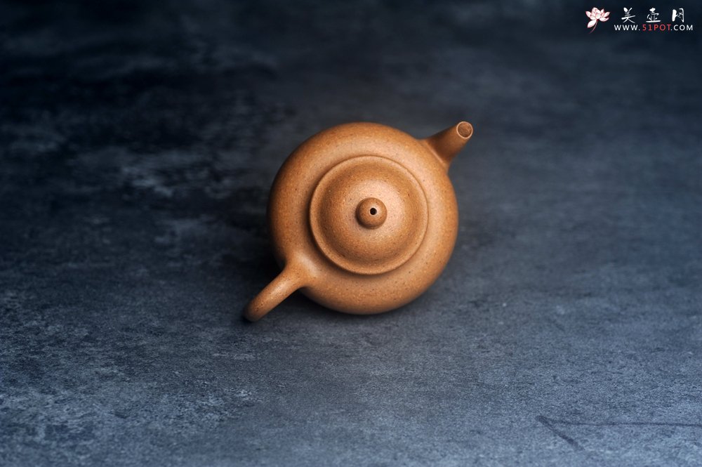 紫砂壶图片：美壶特惠 油润五彩段泥莲子宫灯壶 - 宜兴紫砂壶网