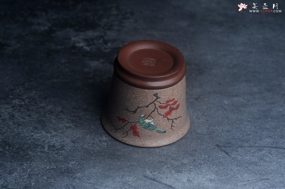 紫砂壶图片：美美杯特惠 精致花鸟紫泥粉黄金段泥主人杯 特文气 - 宜兴紫砂壶网