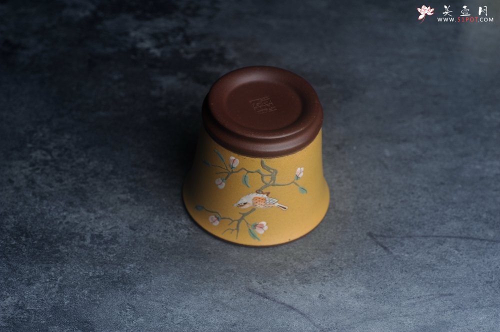 紫砂壶图片：美美杯特惠 精致花鸟紫砂杯 紫泥粉黄金段泥主人杯 茶杯 特文气 - 宜兴紫砂壶网