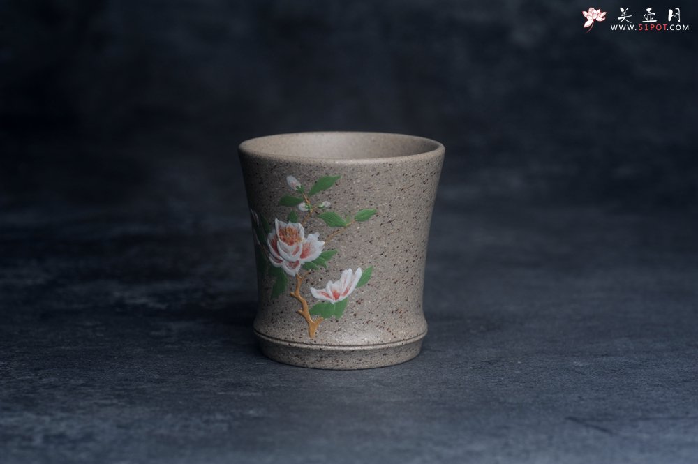 紫砂壶图片：美美杯特惠 精致雪花段泥白玉兰主人杯 - 宜兴紫砂壶网