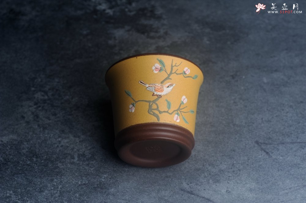 紫砂壶图片：美美杯特惠 精致花鸟紫砂杯 紫泥粉黄金段泥主人杯 茶杯 特文气 - 宜兴紫砂壶网