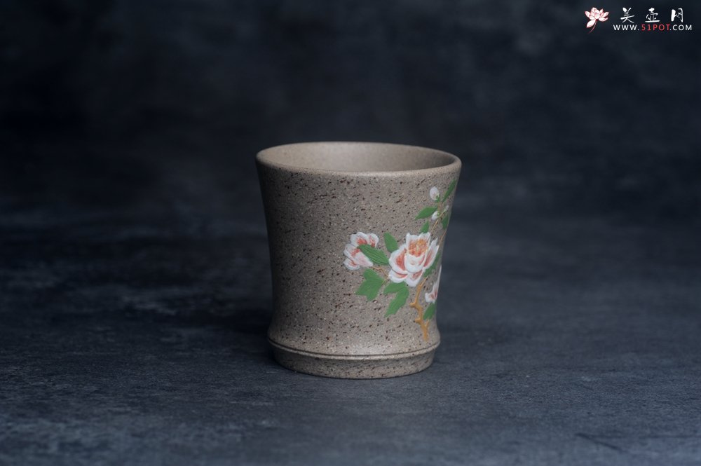 紫砂壶图片：美美杯特惠 精致雪花段泥白玉兰主人杯 - 宜兴紫砂壶网