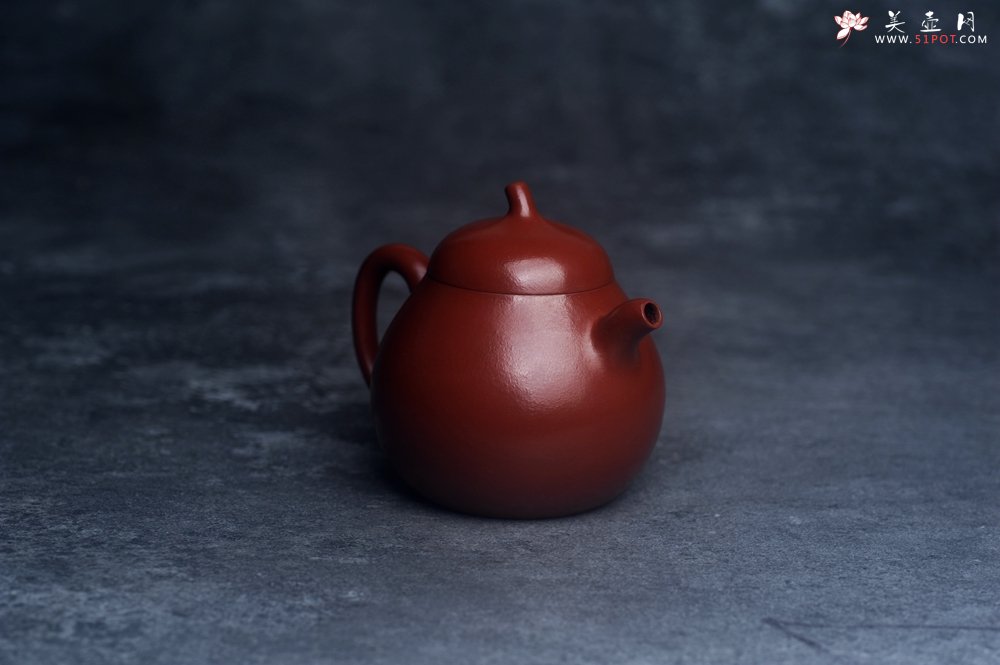 紫砂壶图片：美壶特惠 油润大红袍朱泥茄瓜壶 特文气 - 宜兴紫砂壶网