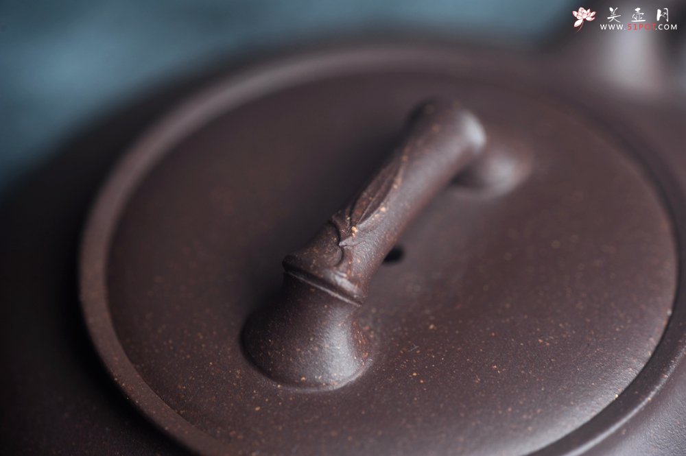 紫砂壶图片：美壶特惠 精致紫泥竹扁壶 茶人醉爱 - 宜兴紫砂壶网
