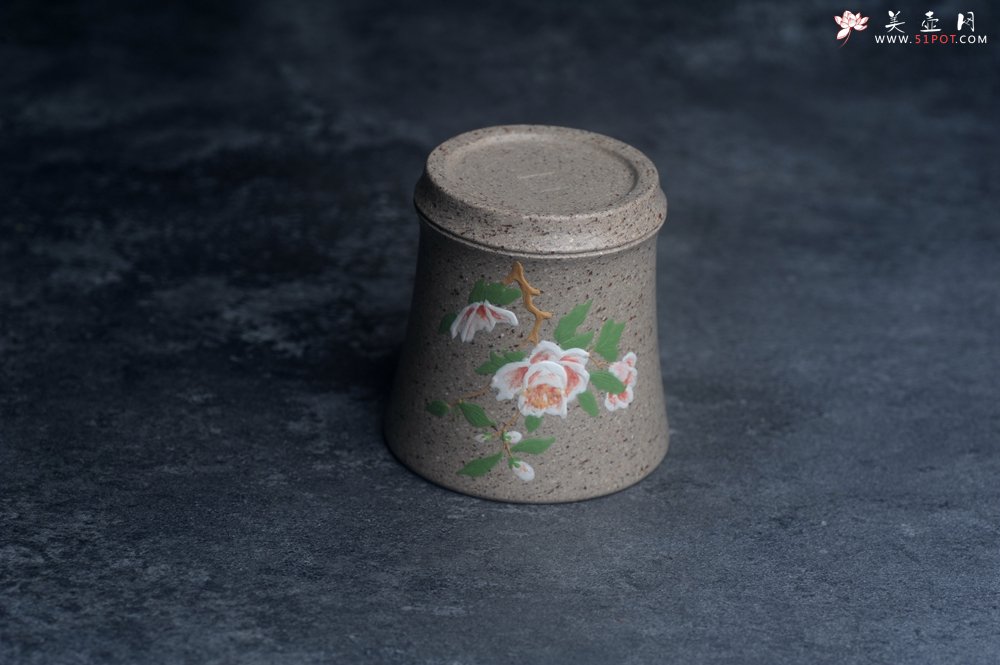 紫砂壶图片：美美杯特惠 精致雪花段泥白玉兰主人杯 - 宜兴紫砂壶网