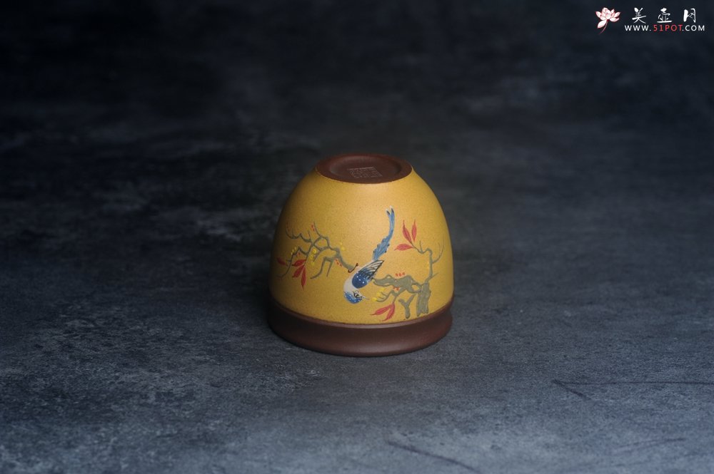 紫砂壶图片：美美杯特惠 精致花鸟紫砂杯 紫泥粉黄金段泥主人杯 茶杯 特文气 - 宜兴紫砂壶网