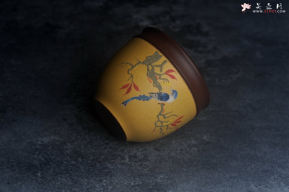 紫砂壶图片：美美杯特惠 精致花鸟紫砂杯 紫泥粉黄金段泥主人杯 茶杯 特文气 - 宜兴紫砂壶网