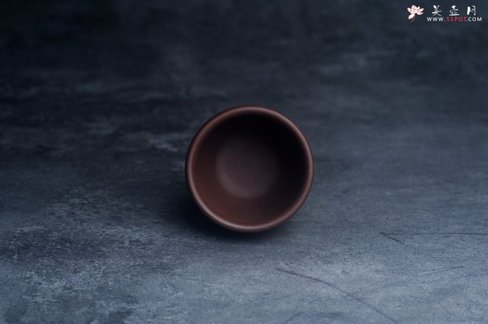 紫砂壶图片：美美杯特惠 精致花鸟紫砂杯 紫泥粉黄金段泥主人杯 茶杯 特文气 - 宜兴紫砂壶网