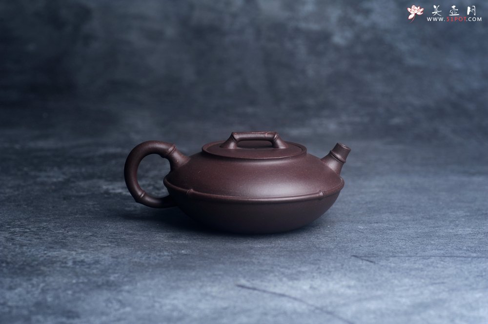 紫砂壶图片：美壶特惠 精致紫泥竹扁壶 茶人醉爱 - 宜兴紫砂壶网