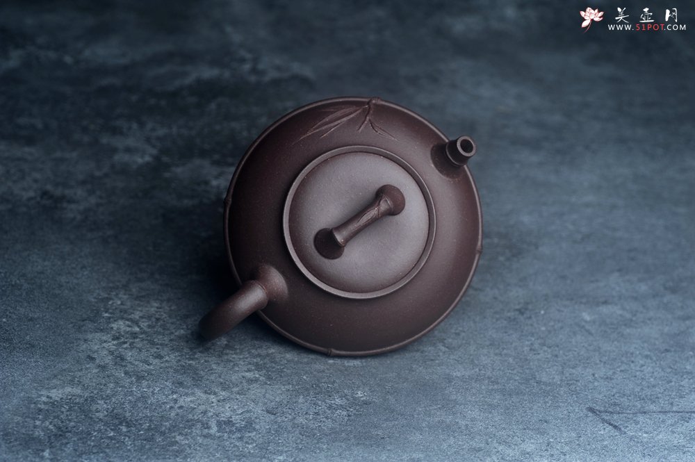 紫砂壶图片：美壶特惠 精致紫泥竹扁壶 茶人醉爱 - 宜兴紫砂壶网