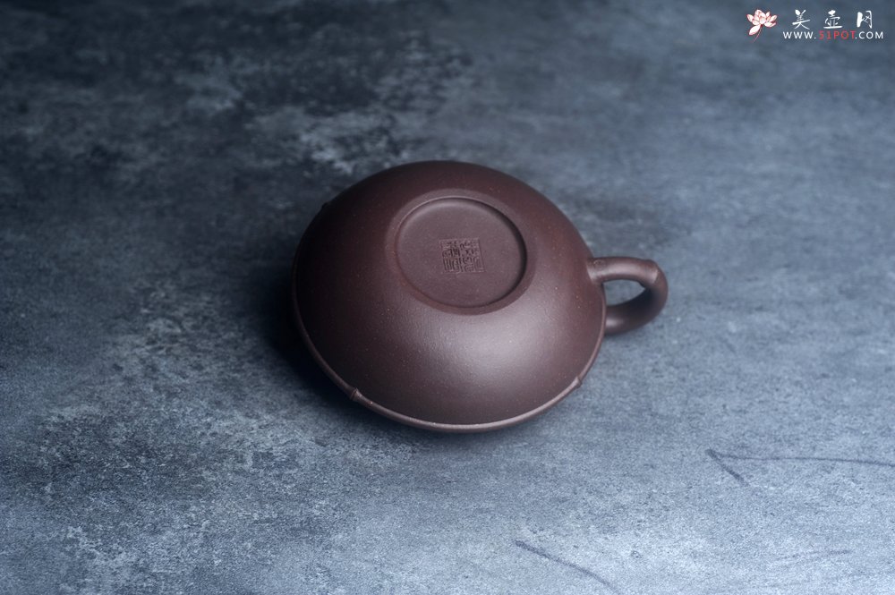 紫砂壶图片：美壶特惠 精致紫泥竹扁壶 茶人醉爱 - 宜兴紫砂壶网