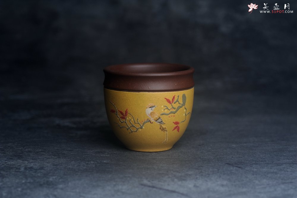 紫砂壶图片：美美杯特惠 精致花鸟紫砂杯 紫泥粉黄金段泥主人杯 茶杯 特文气 - 宜兴紫砂壶网