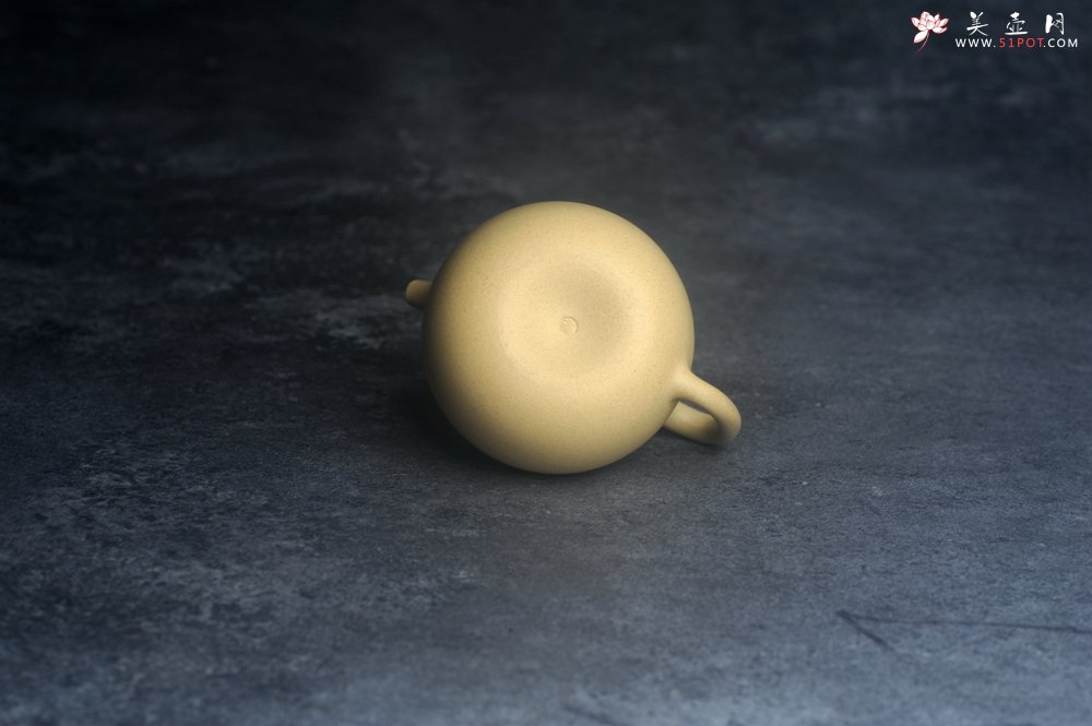 紫砂壶图片：美壶特惠 精致本山绿泥茄瓜壶 茶人醉爱 - 宜兴紫砂壶网