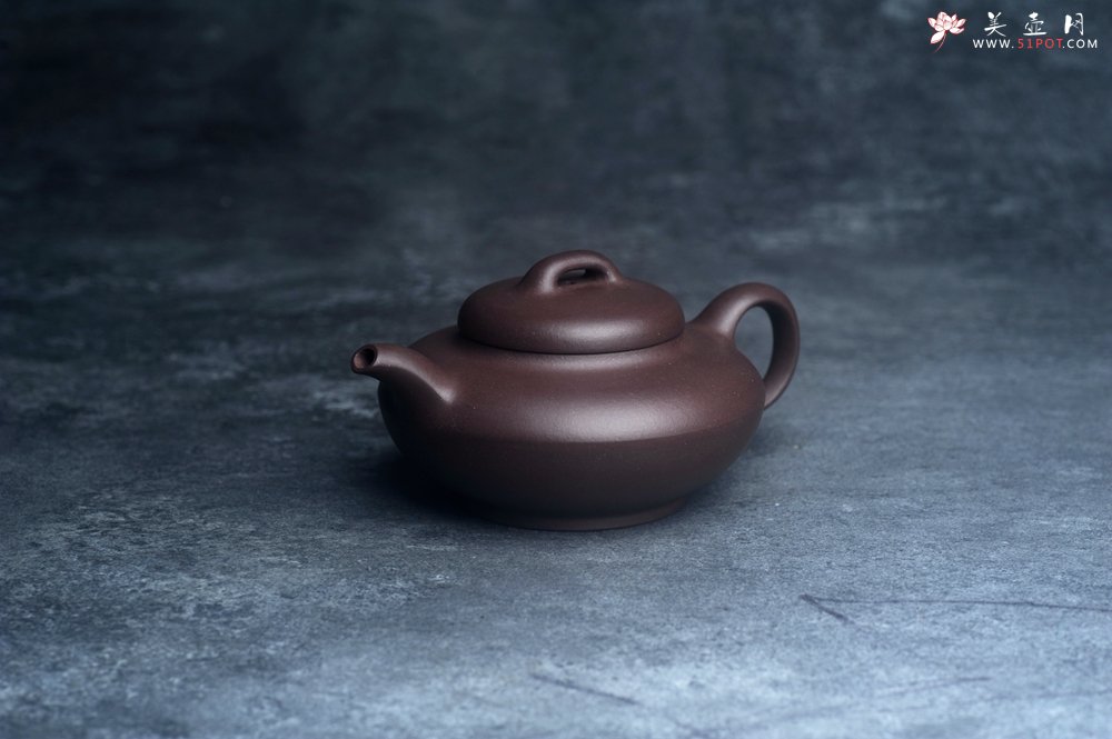 紫砂壶图片：美壶特惠 精致特好青灰泥桥钮合欢壶 茶人醉爱 - 宜兴紫砂壶网