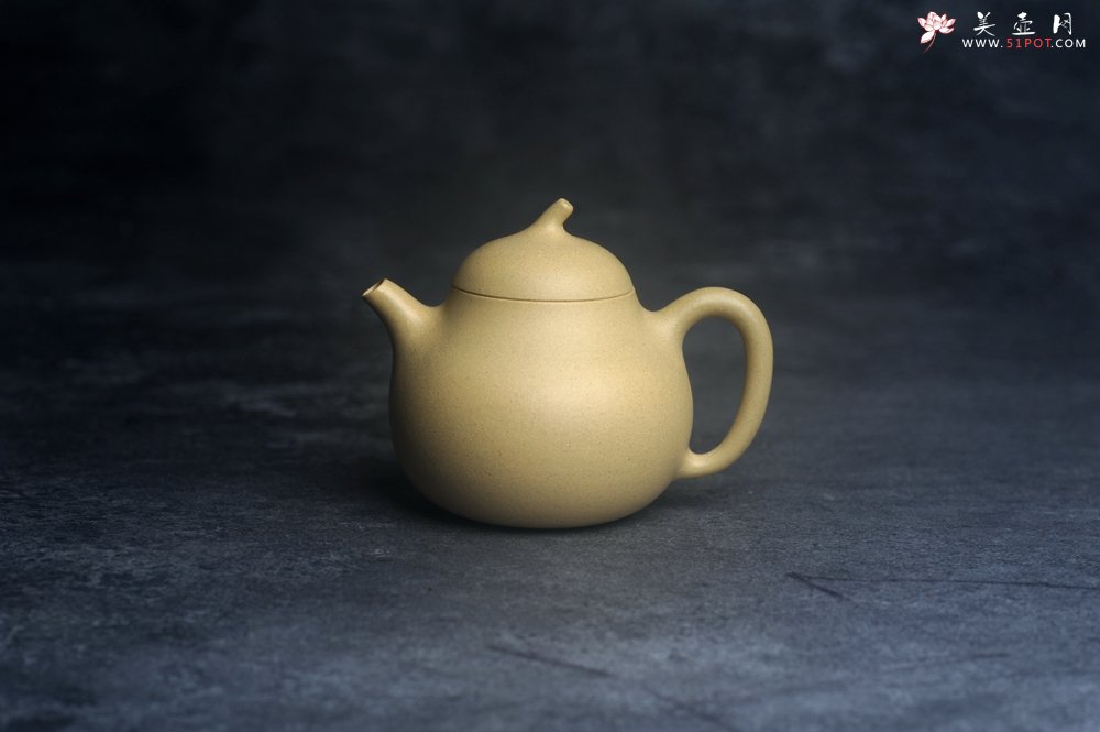 紫砂壶图片：美壶特惠 精致本山绿泥茄瓜壶 茶人醉爱 - 宜兴紫砂壶网