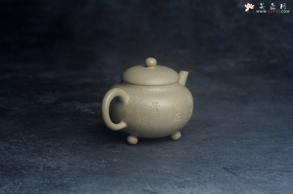 紫砂壶图片：美壶特惠 特好本山绿泥全手工三足水平壶 装饰梅花特文气 - 宜兴紫砂壶网