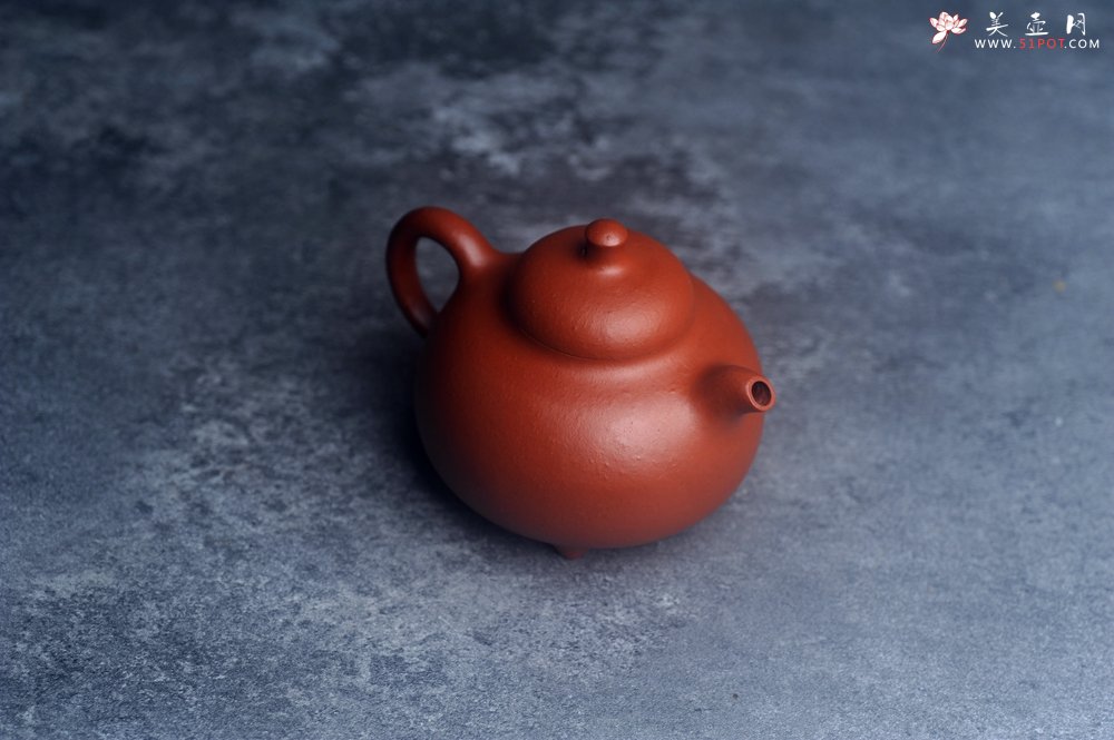 紫砂壶图片：美壶特惠 特好老朱泥三足乳鼎壶 茶人醉爱 - 宜兴紫砂壶网