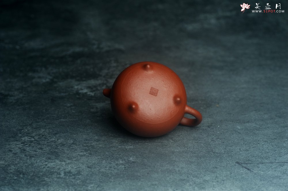 紫砂壶图片：美壶特惠 特好老朱泥三足乳鼎壶 茶人醉爱 - 宜兴紫砂壶网