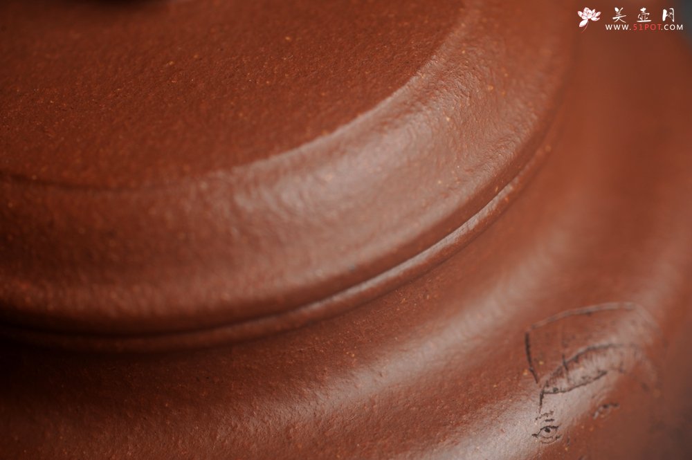 紫砂壶图片：美壶特惠 精致特好降坡泥德中壶 装饰人物特文气 - 宜兴紫砂壶网