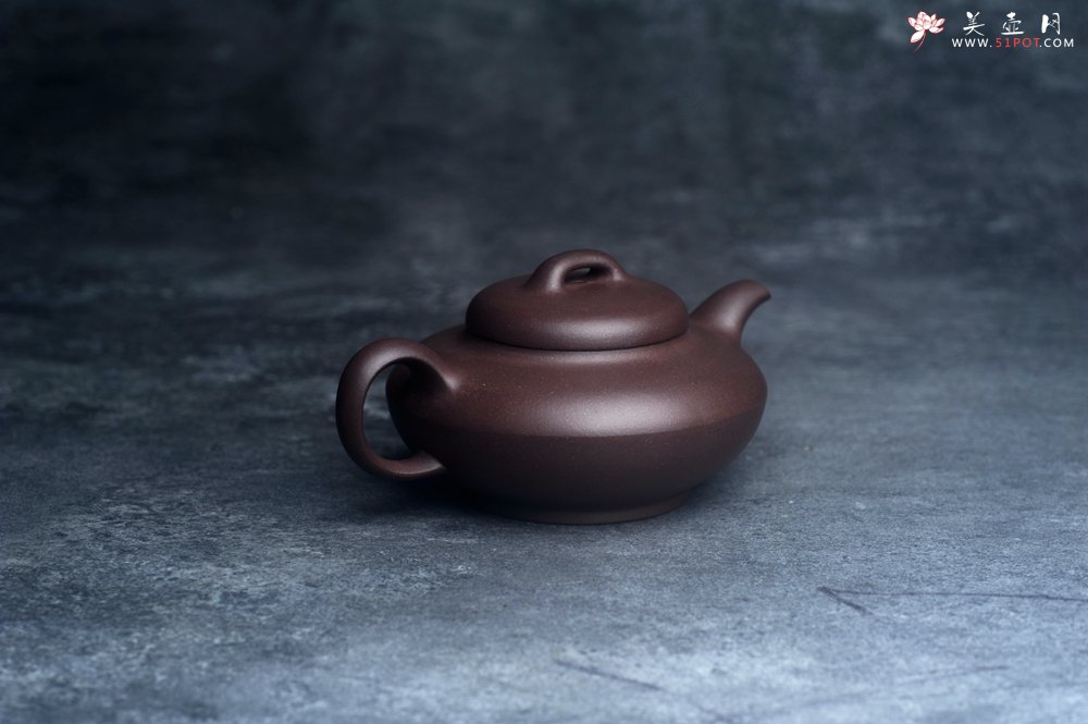 紫砂壶图片：美壶特惠 精致特好青灰泥桥钮合欢壶 茶人醉爱 - 宜兴紫砂壶网