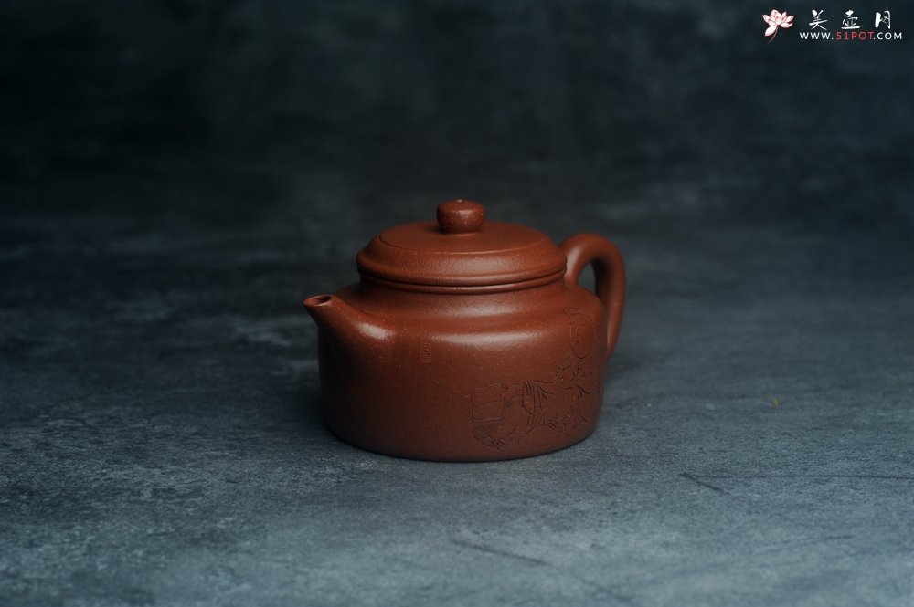 紫砂壶图片：美壶特惠 精致特好降坡泥德中壶 装饰人物特文气 - 宜兴紫砂壶网