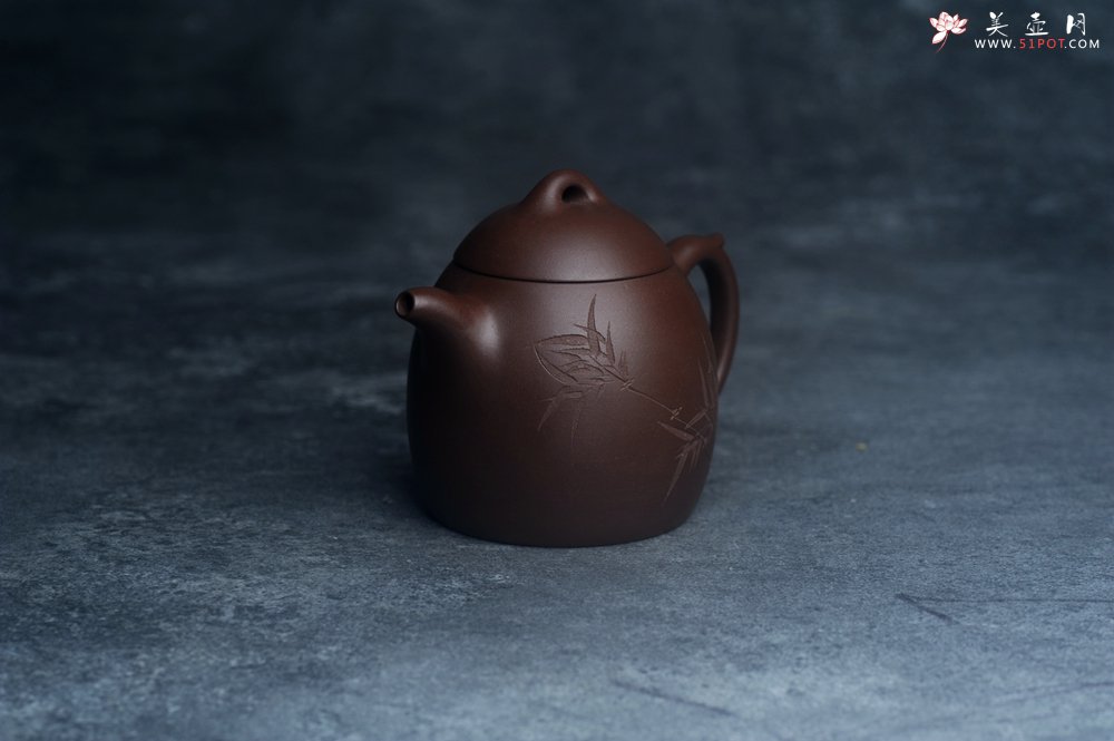 紫砂壶图片：美壶福利特惠 精致特好老紫泥秦权壶 刻竹子 特文气 - 宜兴紫砂壶网