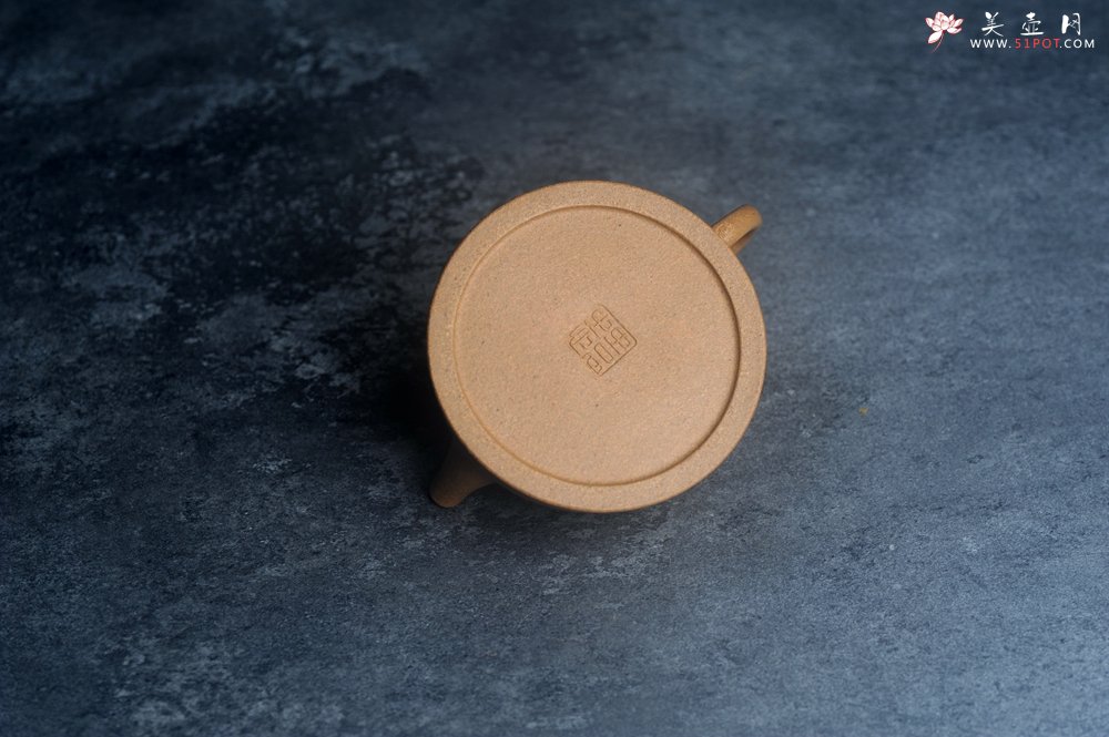 紫砂壶图片：美壶特惠 特好五彩段泥小美壶 装饰文雅 海纳百川 - 宜兴紫砂壶网