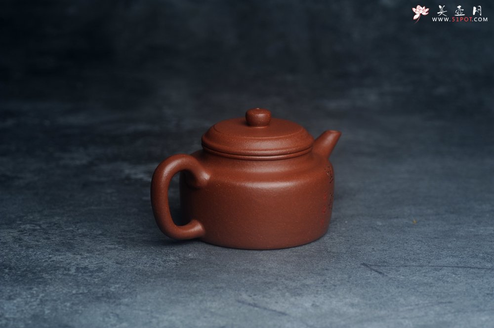 紫砂壶图片：美壶特惠 精致特好降坡泥德中壶 装饰人物特文气 - 宜兴紫砂壶网