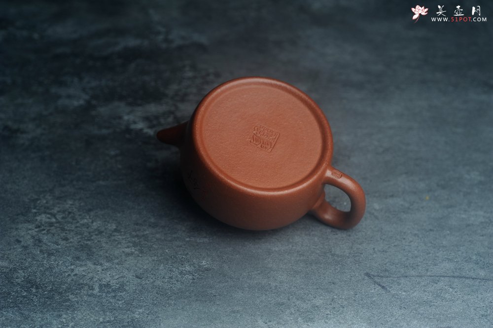 紫砂壶图片：美壶特惠 精致特好降坡泥德中壶 装饰人物特文气 - 宜兴紫砂壶网