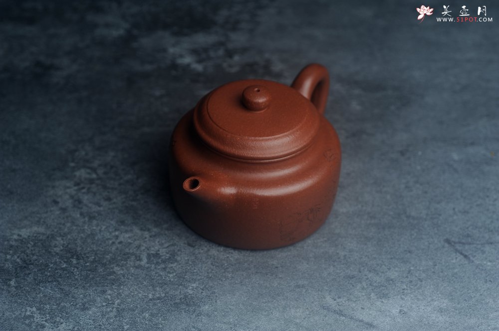 紫砂壶图片：美壶特惠 精致特好降坡泥德中壶 装饰人物特文气 - 宜兴紫砂壶网