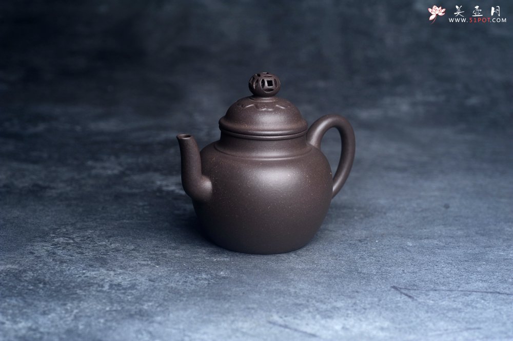 紫砂壶图片：美壶特惠 精致特好青灰泥宫灯壶 - 宜兴紫砂壶网