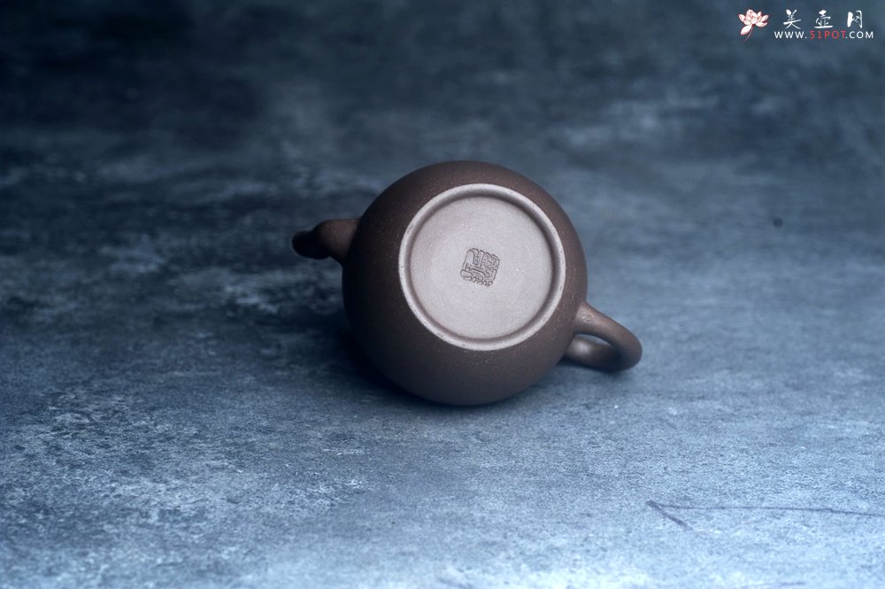 紫砂壶图片：美壶特惠 精致特好青灰泥宫灯壶 - 宜兴紫砂壶网