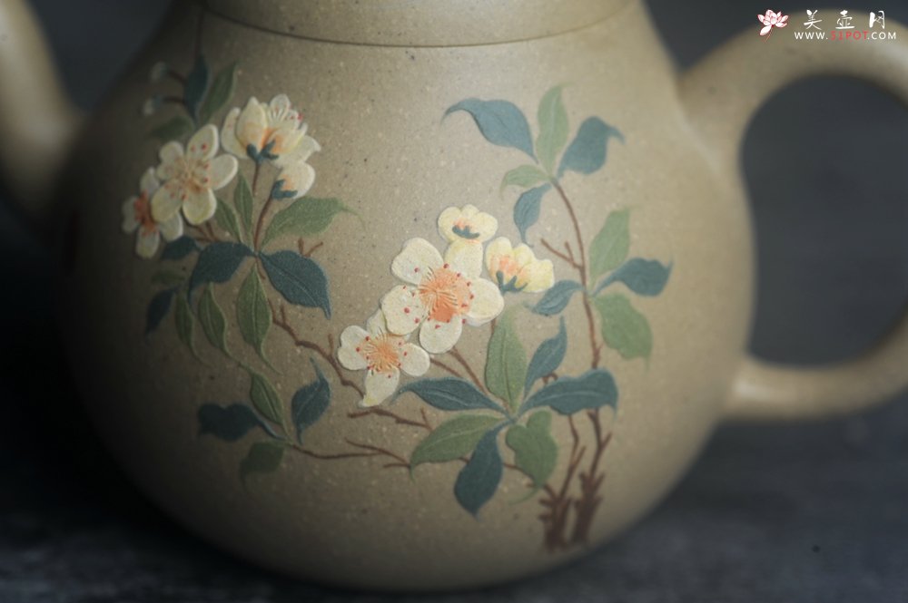 紫砂壶图片：美壶特惠优质本山绿泥泥绘玉簪花梨形 - 宜兴紫砂壶网