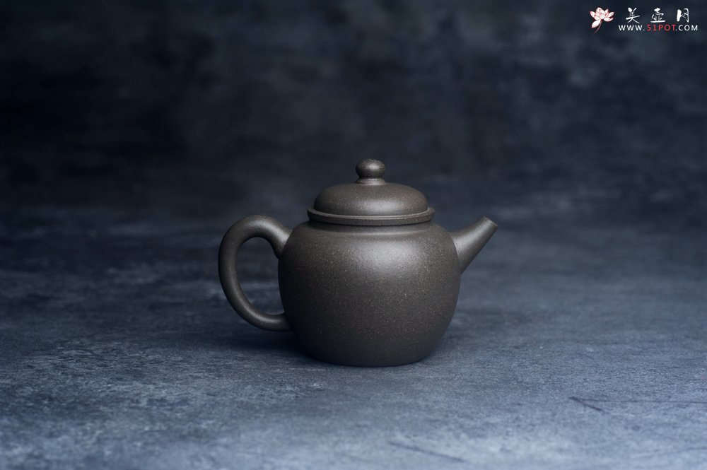 紫砂壶图片：美壶特惠 特好青灰段泥高士紫砂壶 茶人醉爱 - 宜兴紫砂壶网