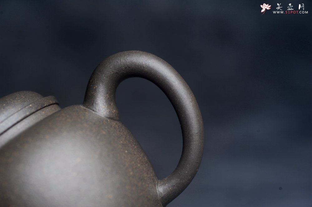 紫砂壶图片：美壶特惠 特好青灰段泥高士紫砂壶 茶人醉爱 - 宜兴紫砂壶网