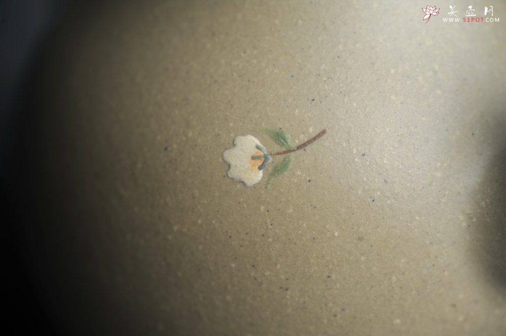 紫砂壶图片：美壶特惠优质本山绿泥泥绘玉簪花梨形 - 宜兴紫砂壶网