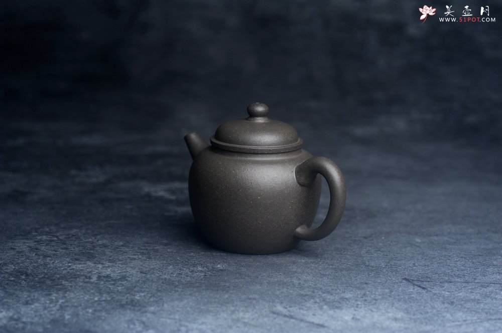 紫砂壶图片：美壶特惠 特好青灰段泥高士紫砂壶 茶人醉爱 - 宜兴紫砂壶网