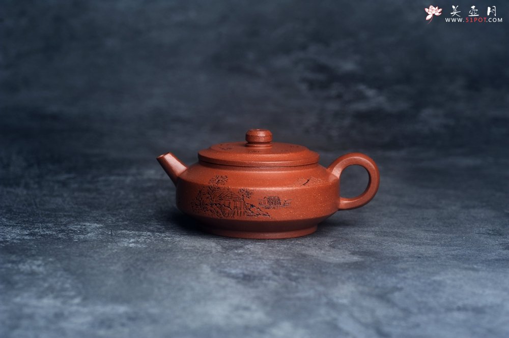 紫砂壶图片：美壶特惠 精致特好降坡泥周盘壶 装饰山水 特文气 - 宜兴紫砂壶网