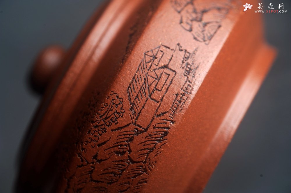 紫砂壶图片：美壶特惠 精致特好降坡泥周盘壶 装饰山水 特文气 - 宜兴紫砂壶网