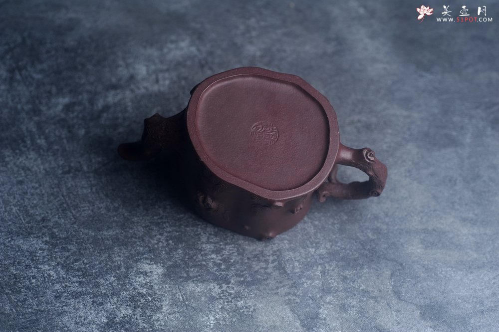 紫砂壶图片：实力演绎全手工重器松桩套组 一壶（280cc）二杯（130cc）一公道杯（188cc） - 宜兴紫砂壶网