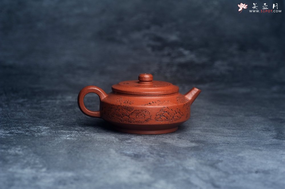 紫砂壶图片：美壶特惠 精致特好降坡泥周盘壶 装饰山水 特文气 - 宜兴紫砂壶网