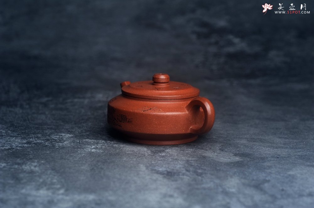 紫砂壶图片：美壶特惠 精致特好降坡泥周盘壶 装饰山水 特文气 - 宜兴紫砂壶网