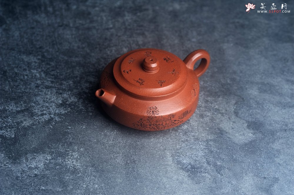 紫砂壶图片：美壶特惠 精致特好降坡泥周盘壶 装饰山水 特文气 - 宜兴紫砂壶网